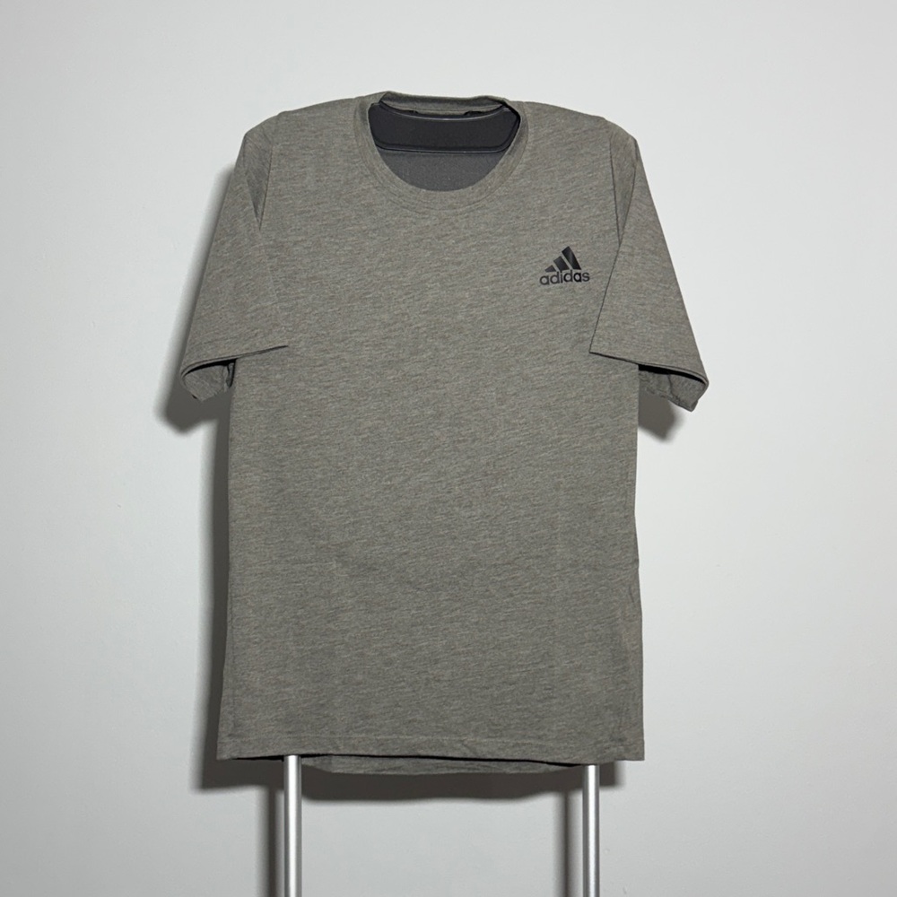 Adidas Men’s Gray T-shirt Size M
